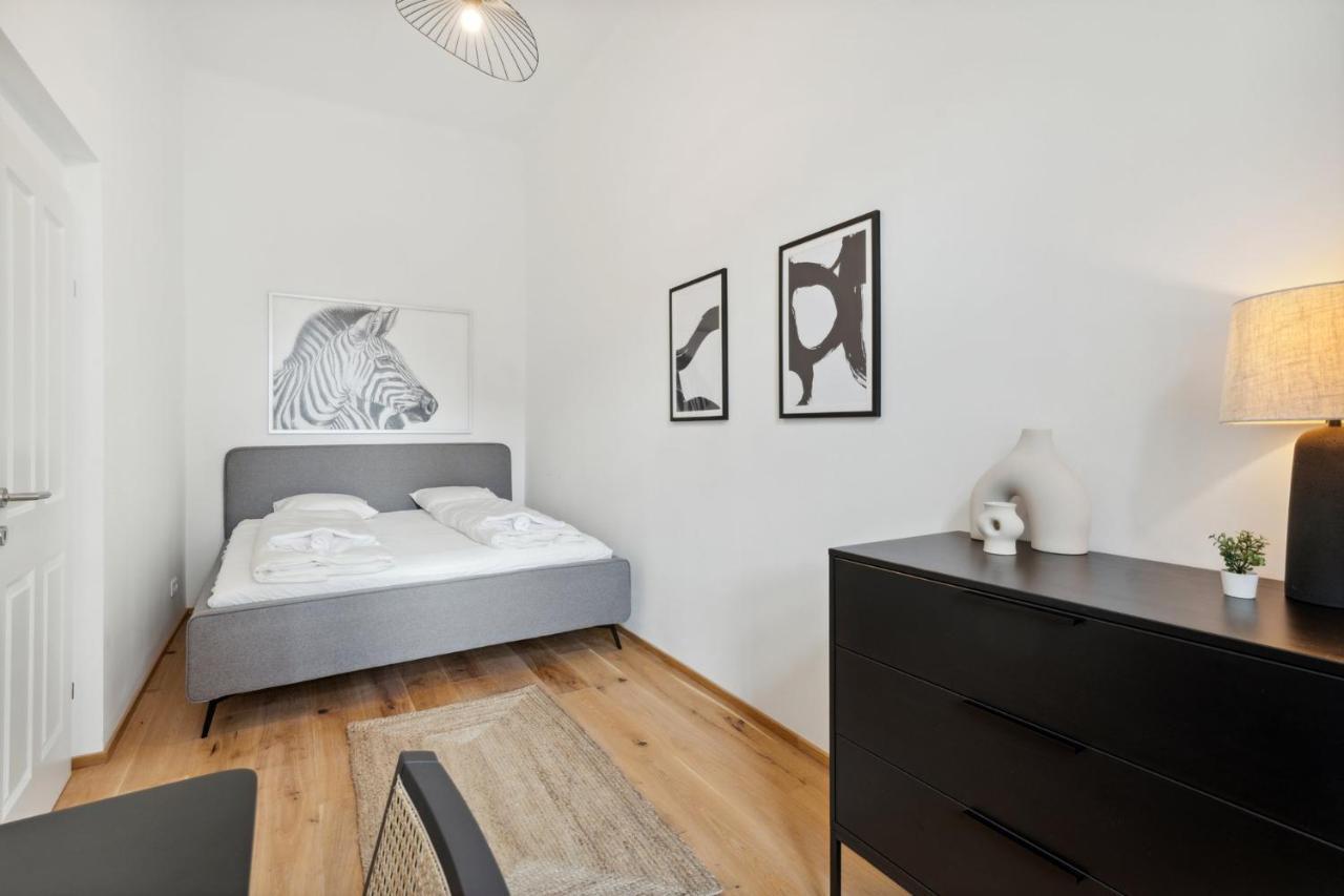 Center Wien Designer Central Modern Apartment Bagian luar foto