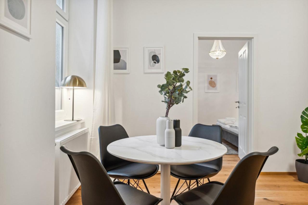 Center Wien Designer Central Modern Apartment Bagian luar foto