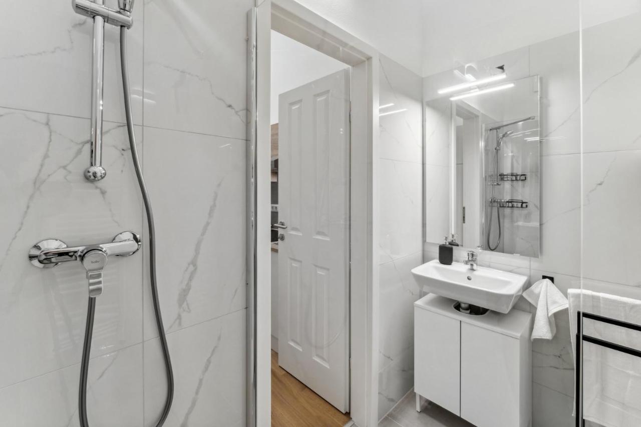 Center Wien Designer Central Modern Apartment Bagian luar foto