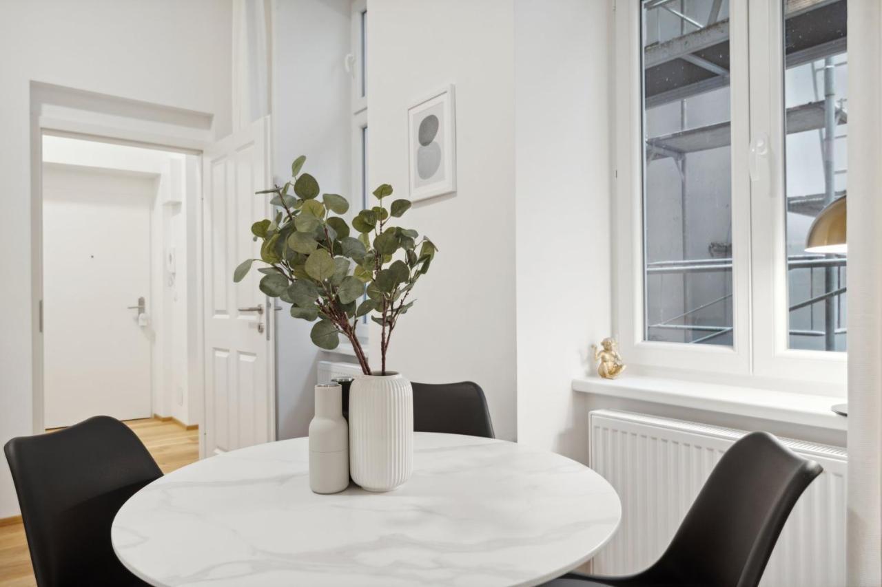 Center Wien Designer Central Modern Apartment Bagian luar foto