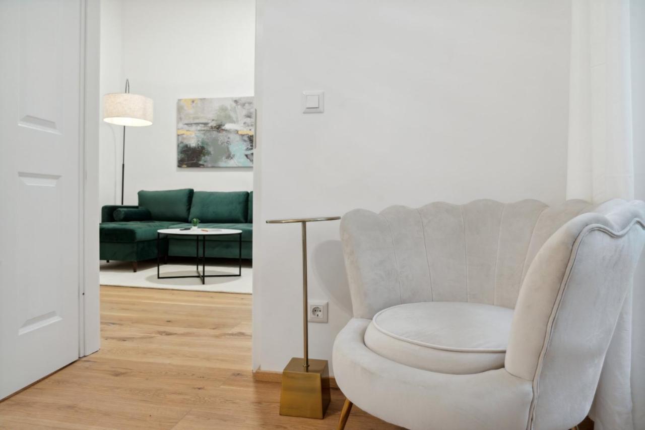 Center Wien Designer Central Modern Apartment Bagian luar foto