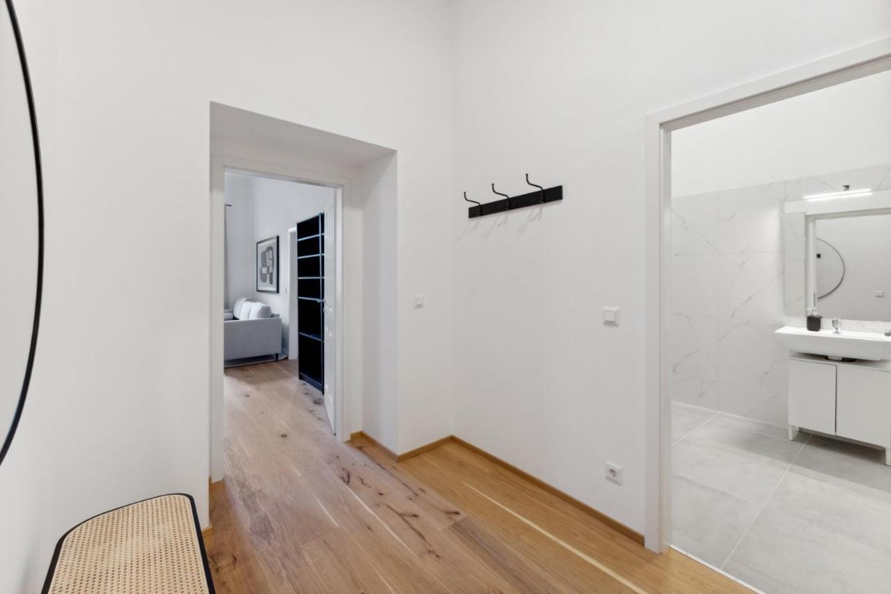 Center Wien Designer Central Modern Apartment Bagian luar foto